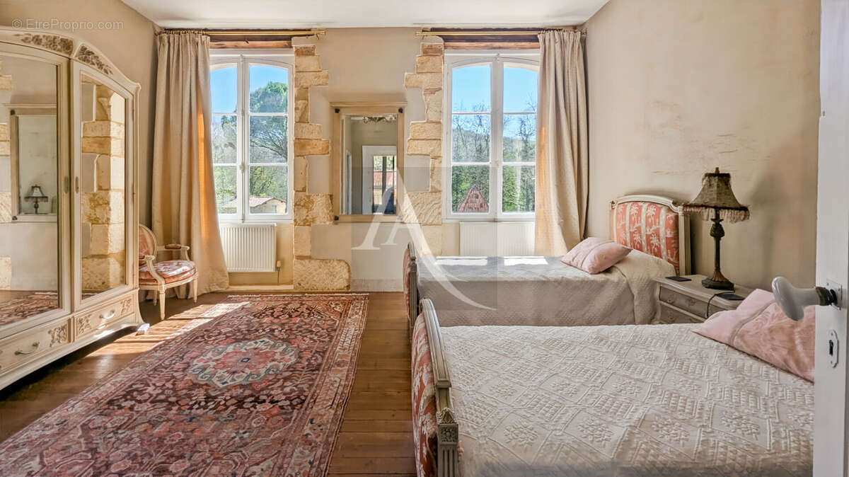 Maison à SAINT-FRONT-SUR-LEMANCE