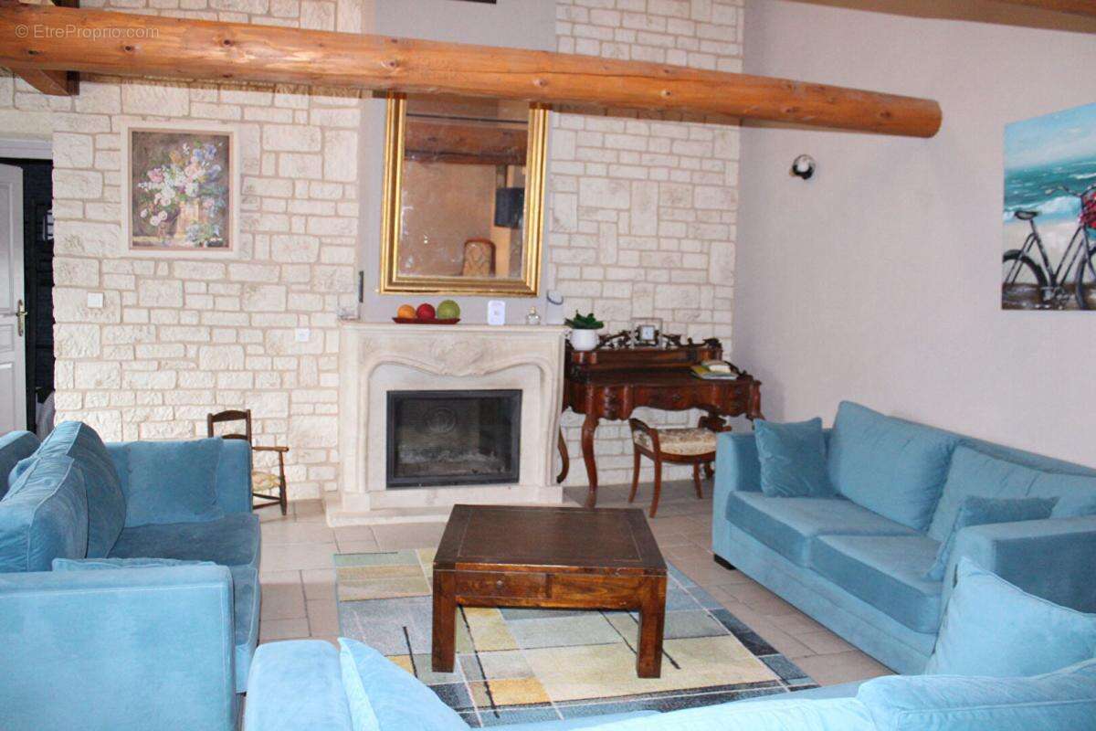 Maison en pierre avec piscine sur 8500 m² de terrain Bessas 10 pièce(s) 244 m2 - photo 4