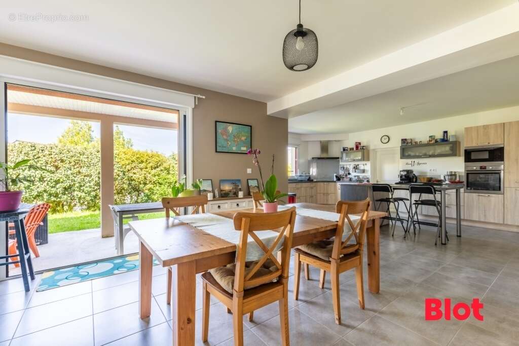 Maison à SAINT-PIERRE-LA-COUR