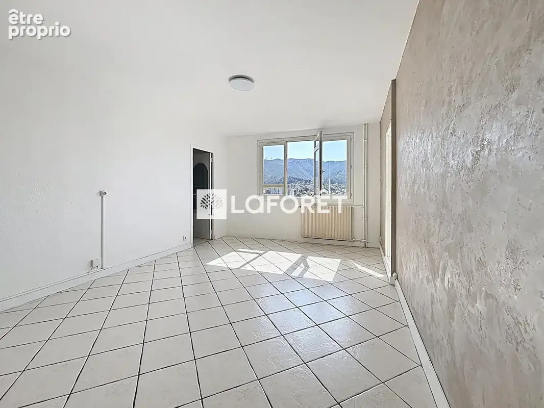 T3 76 m² lumineux - étage élevé avec ascenseur - Piscine- vue dégagée - Marseille 10e - photo 7