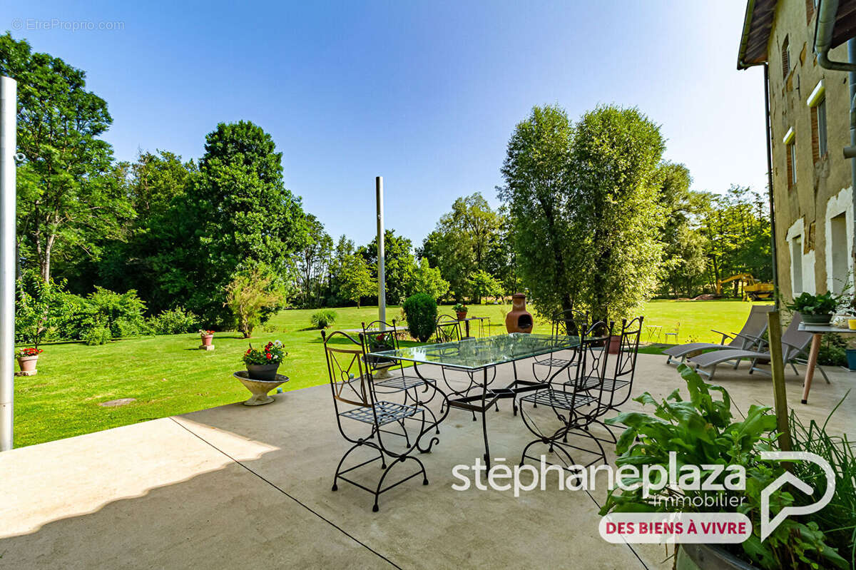 Maison à SAINT-ETIENNE-SUR-CHALARONNE