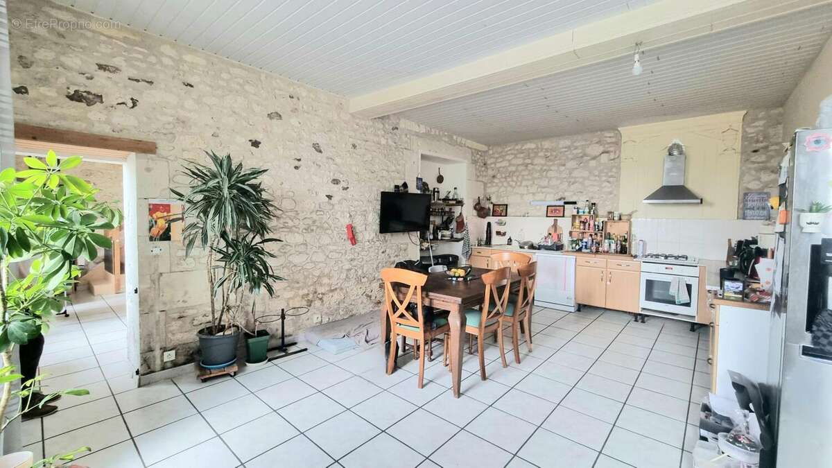 Maison 170 m² à Cozes  - photo 2