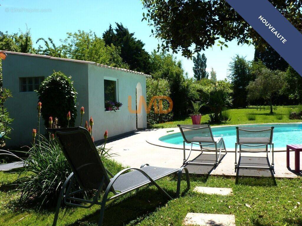 Maison à ENTRAIGUES-SUR-LA-SORGUE