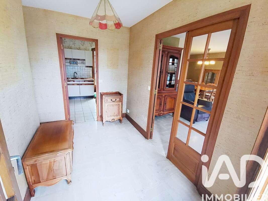 Maison 137 m² à Marthon  - photo 2