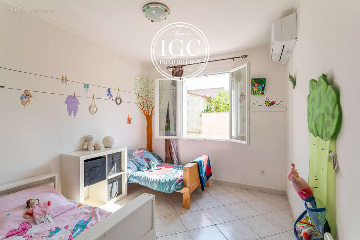Maison Type 5 - 117m² - piscine - 445m² terrain - Marignane - photo 12