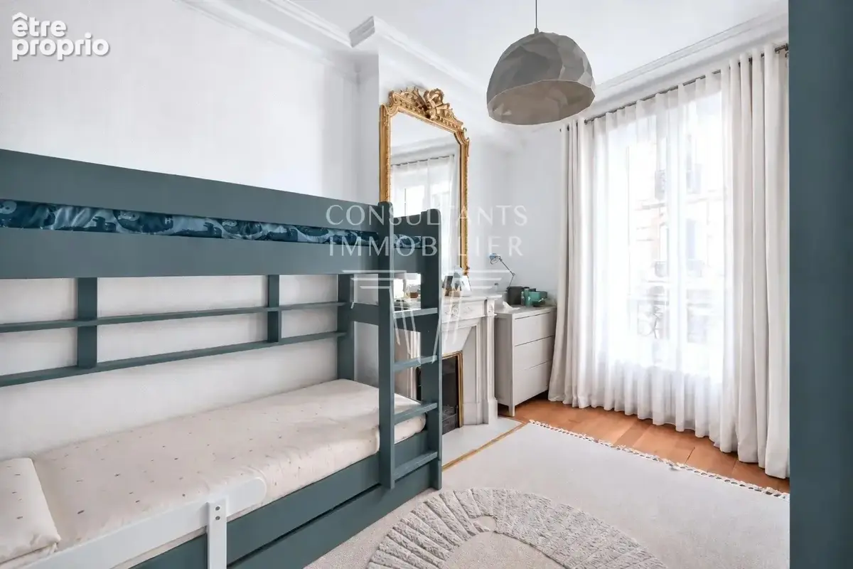 Ternes/wagram. parfait état, trois chambres - photo 13