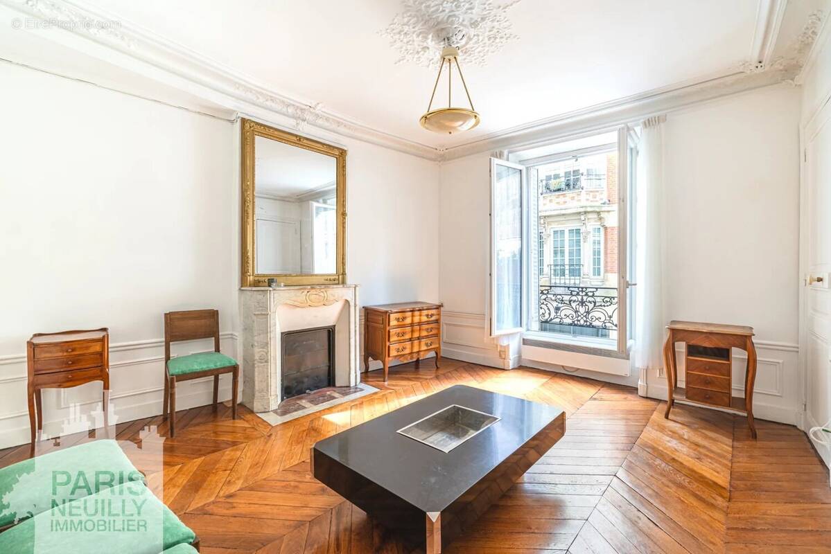 Appartement à PARIS-16E