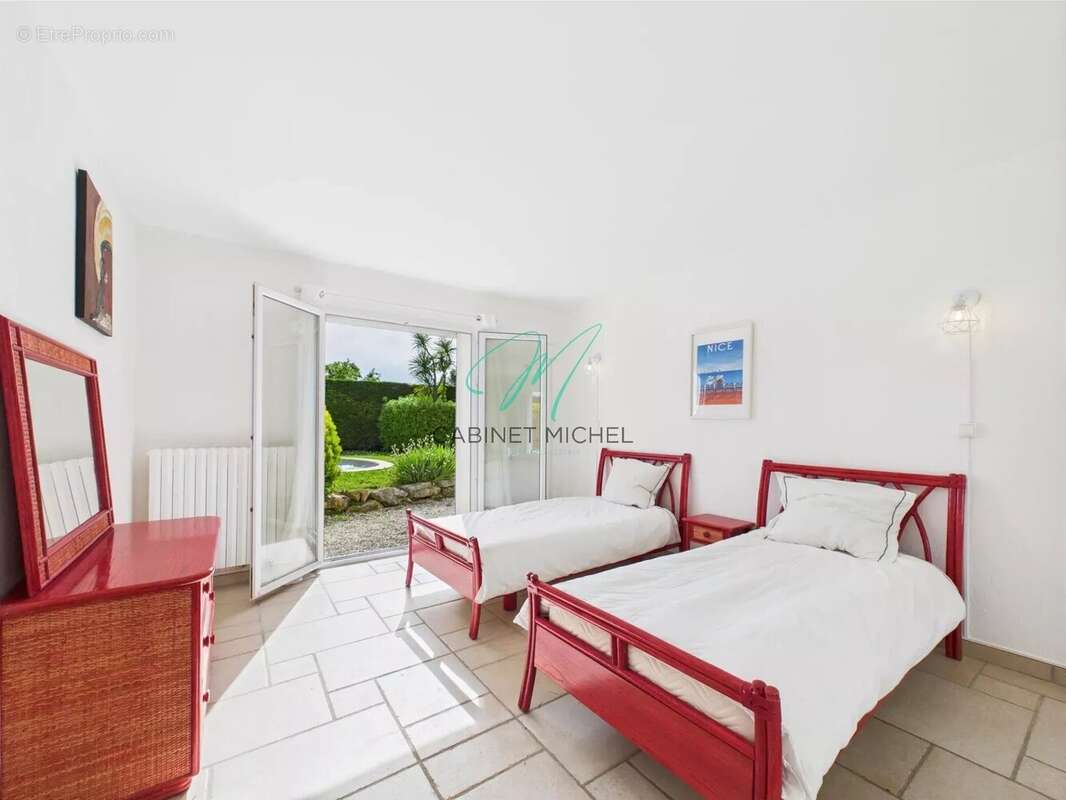 Maison à ROQUEFORT-LES-PINS