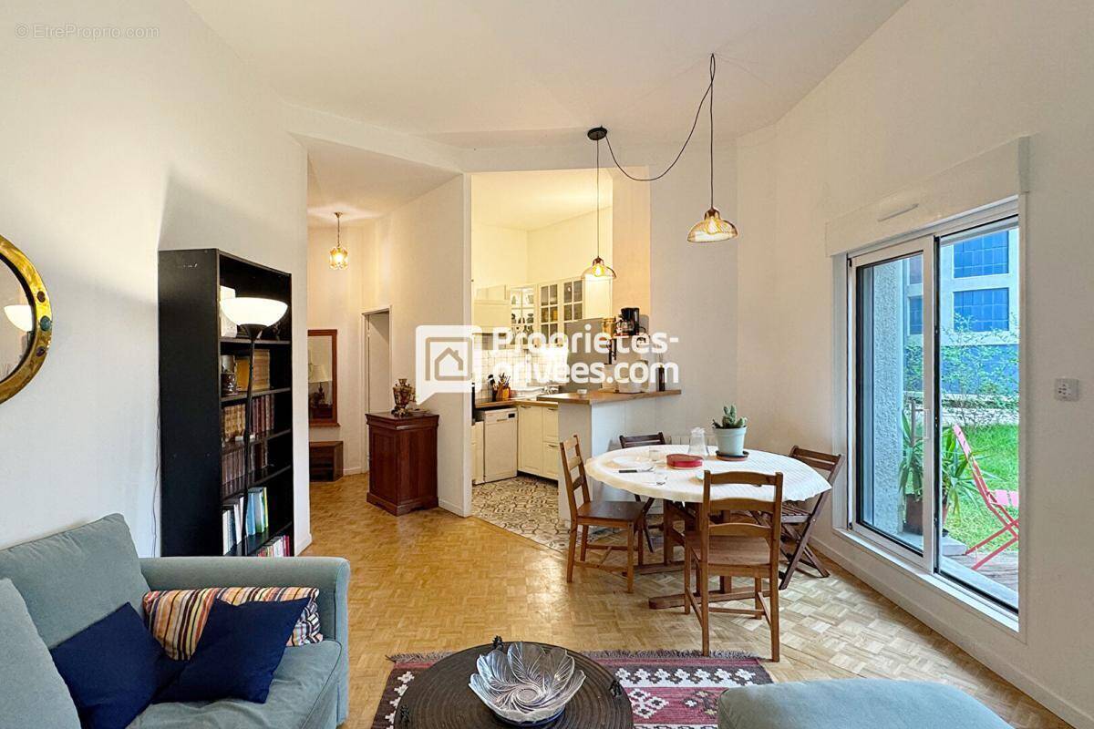 Appartement à PARIS-15E