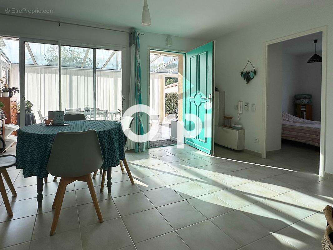 Maison à SAINT-LAURENT-DE-LA-PREE