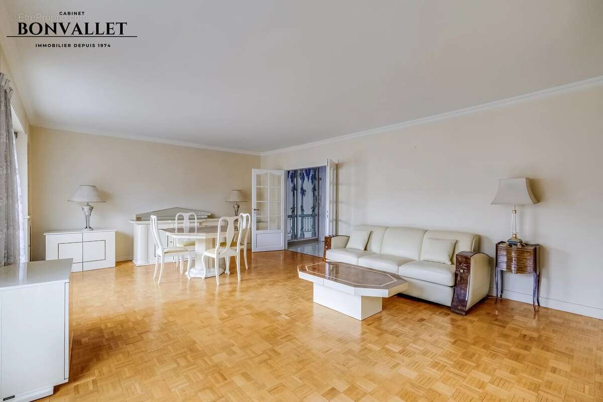 Appartement à PARIS-15E