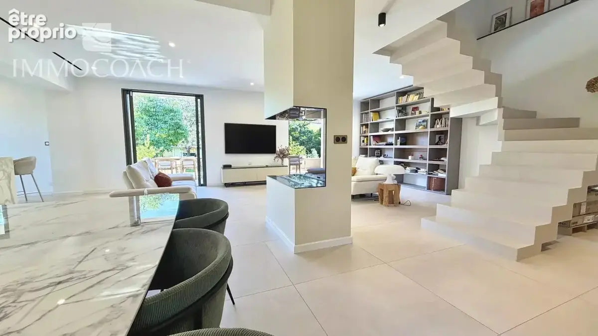 Très belle maison proche des commerces à Hyères - photo 3