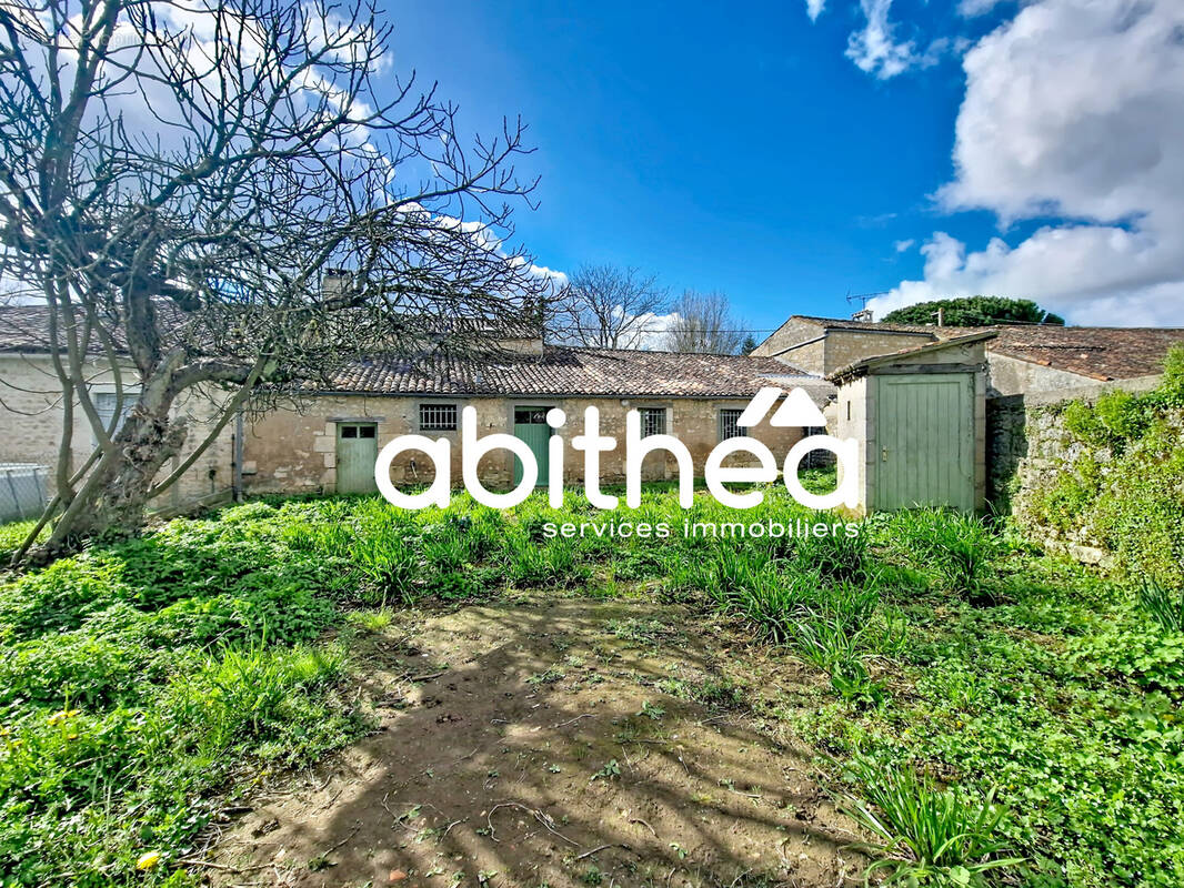 Maison à SAINT-SIMON-DE-PELLOUAILLE