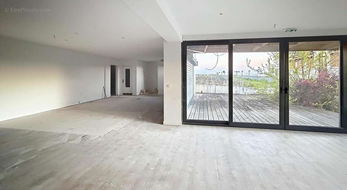 Commerce 375 m² à Cantenac  - photo 3