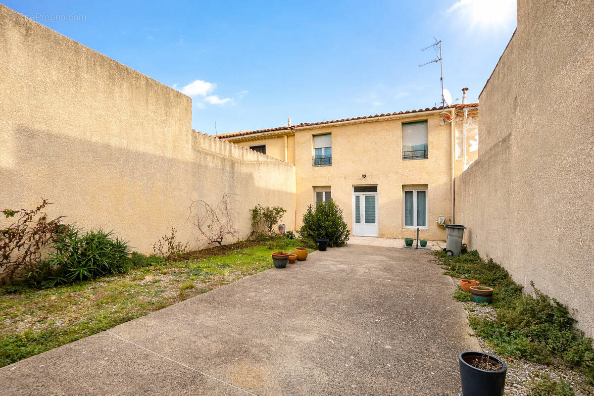 Appartement à LEZIGNAN-CORBIERES
