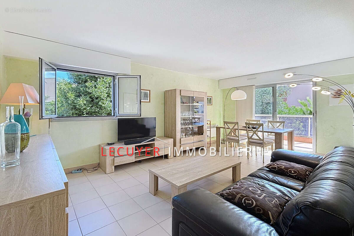 Appartement à VALLAURIS