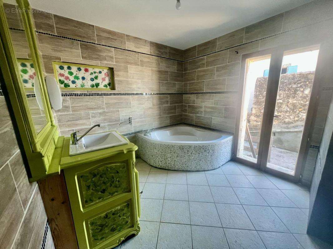Maison 93 m² à Saint-Gilles  - photo 3