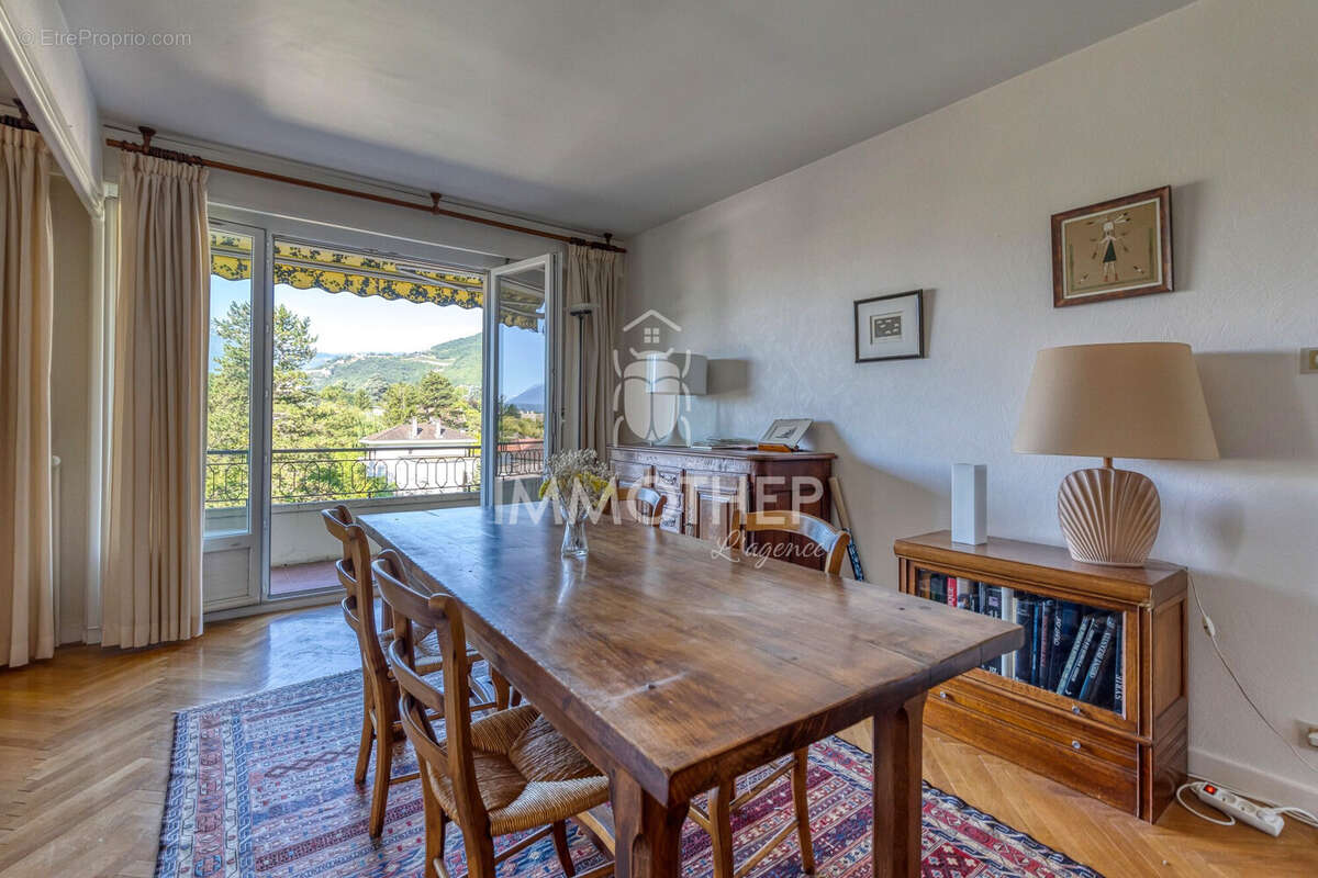 Appartement à MEYLAN