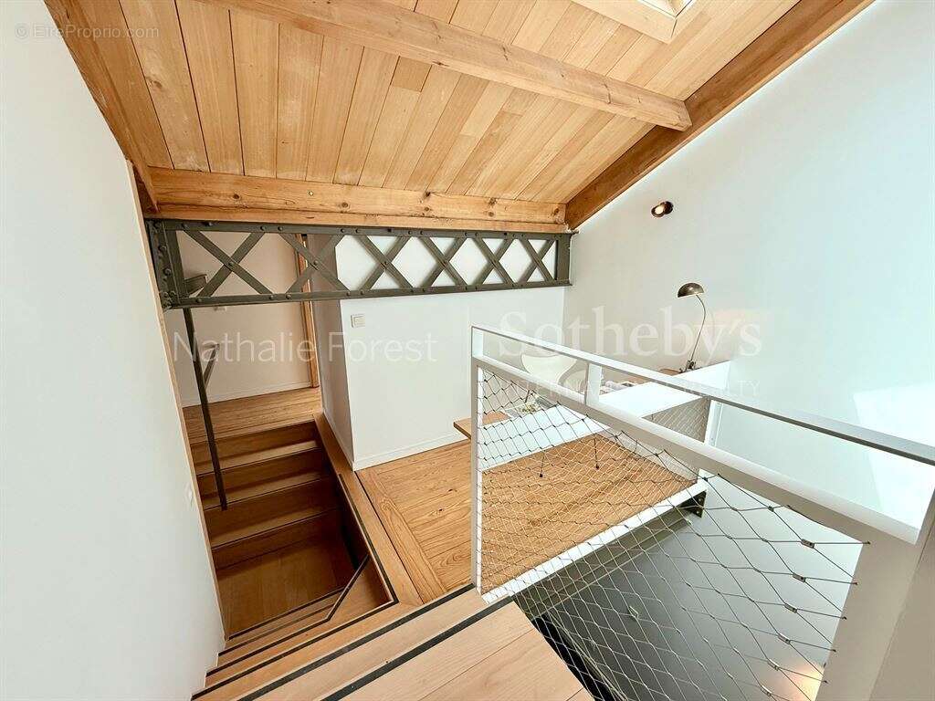 Vieux lille / rue de metz / rare t4 en duplex aux volumes hors normes ! - photo 13