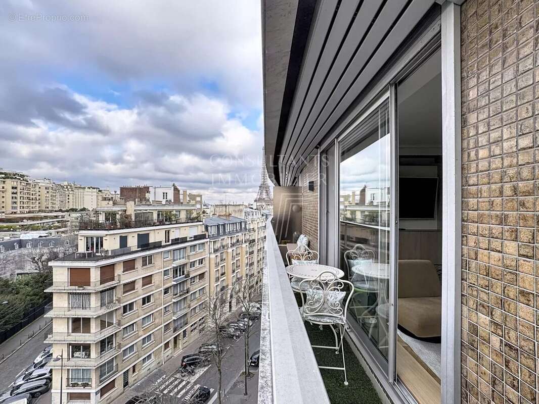 Appartement à PARIS-16E