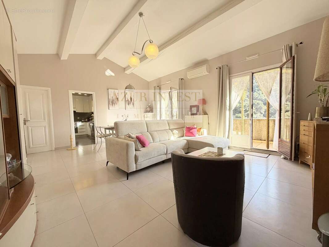 Appartement à ROQUEBRUNE-CAP-MARTIN