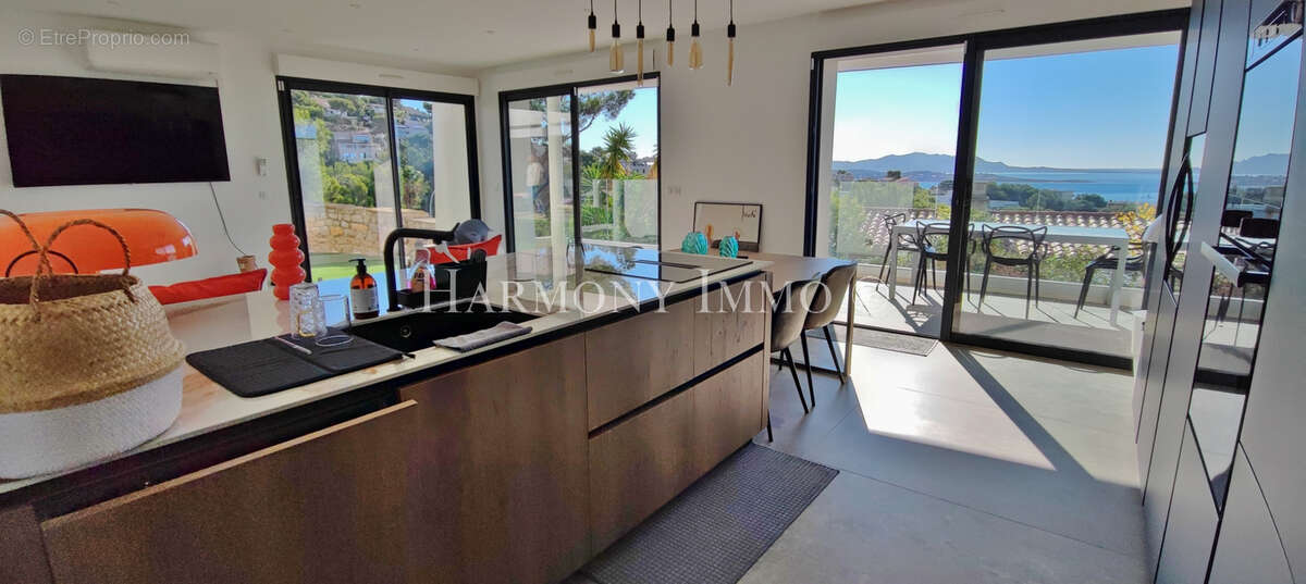 Vue Mer- Appartement T4 de 100m2 en rez-de-jardin à Bandol 83 150 (Var) - photo 5