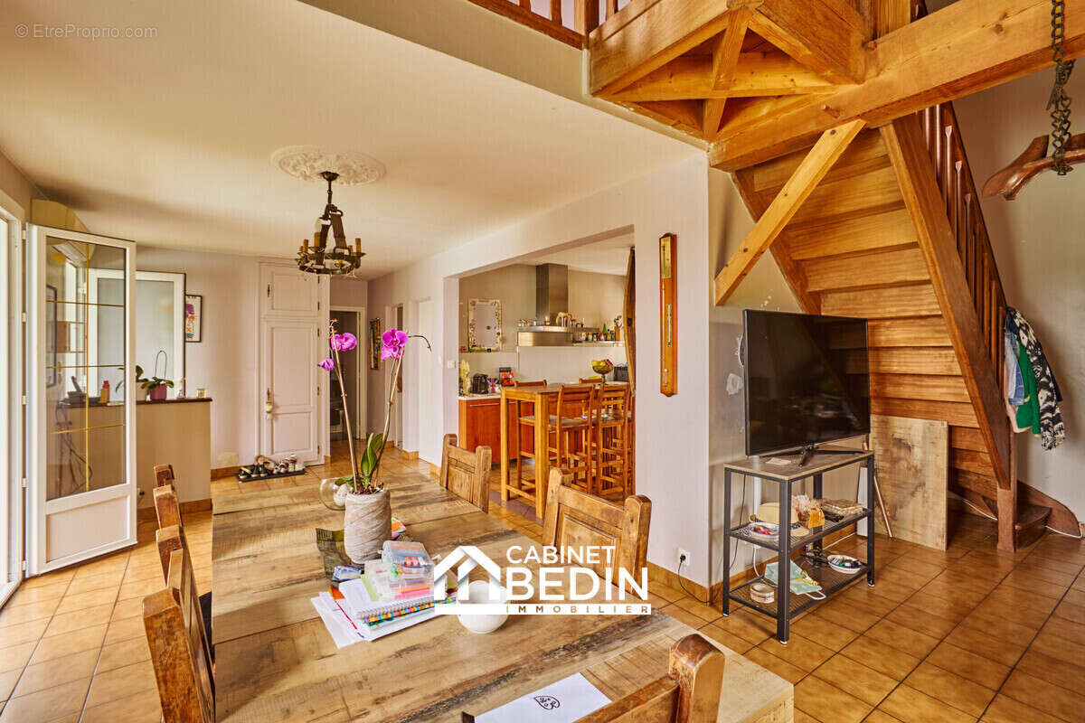 Maison 210 m² à Rions  - photo 4