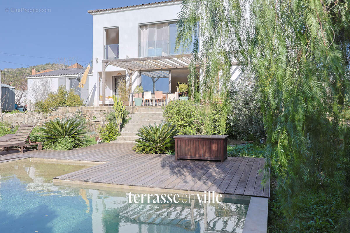 La ciotat - figuerolles - maison familiale - t6 - 204 m2 + t2 40 m2 - piscine - parcelle 1041m2 - vue mer - 1 - photo 27