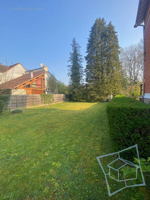 Terrain à SAINT-REMY-LES-CHEVREUSE