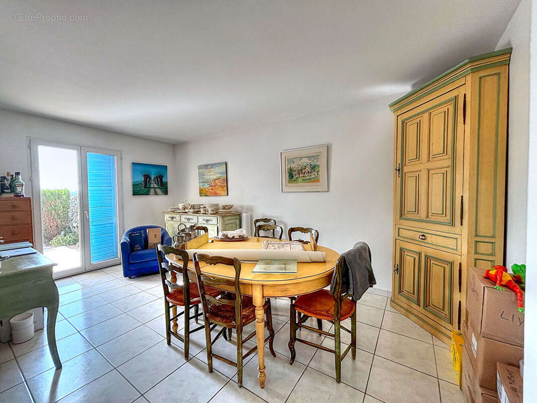 Villa néo-provençale à vendre à Saint-Raphaël avec piscine et vue dégagée - photo 9