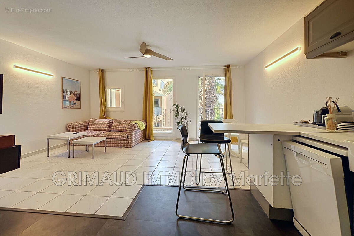 Appartement à GRIMAUD