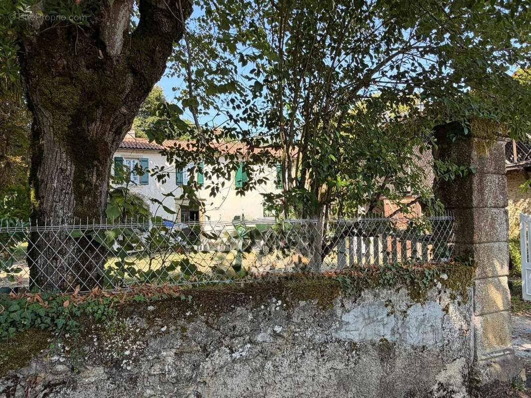 PLAISANCE DU GERS(32): MAISON BOURGEOISE avec garages et dependances , dans son jus, 190m2 sur terrain paysagé et pâture de 5.00 - photo 8