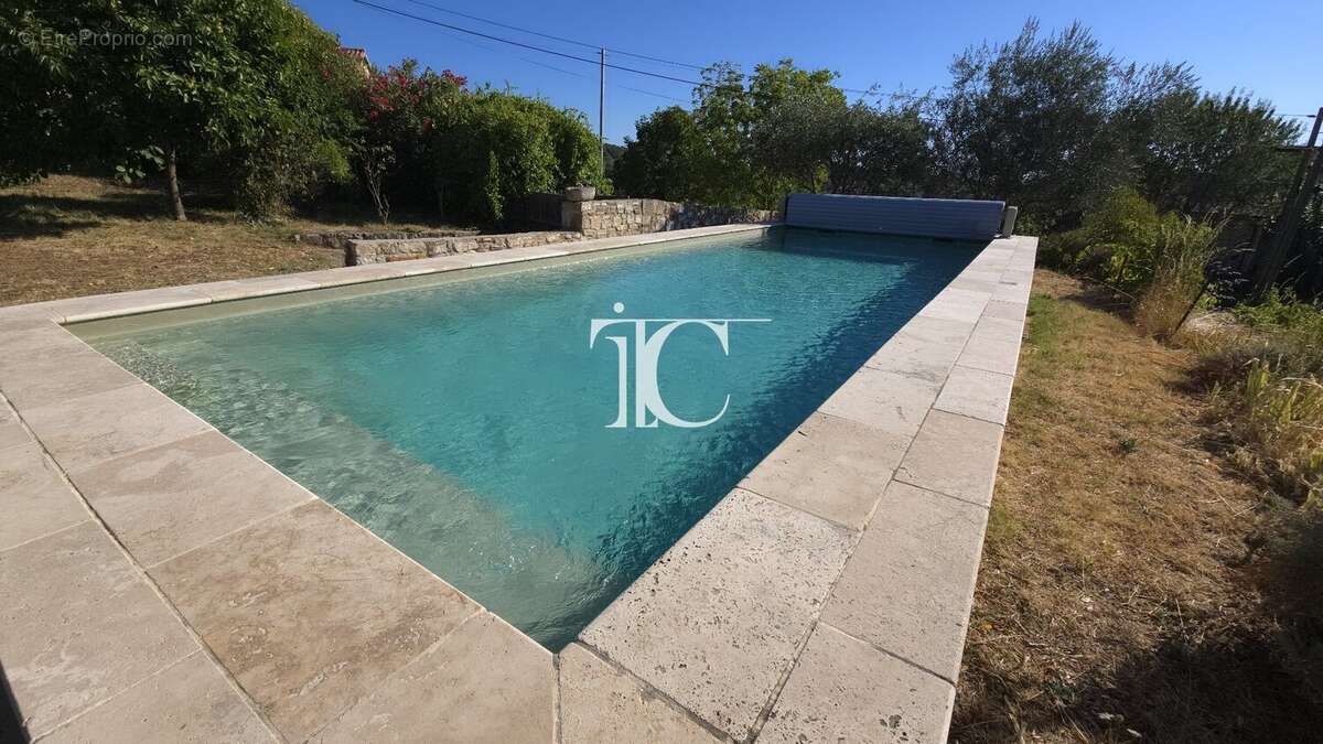 Authenticité, élégance et confort au cur du Sud Ardèche : une maison en pierre rare avec piscine où tout se fait à pied. - photo 5