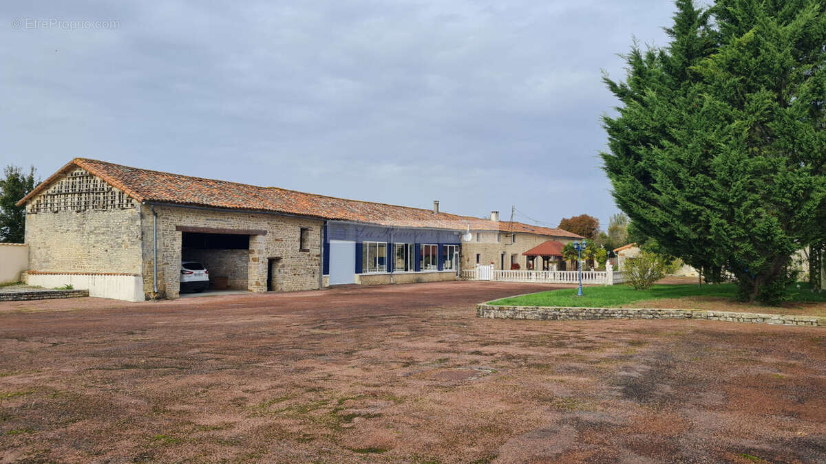 Maison avec ensemble immobilier SOUVIGNE 5 Kms - photo 3