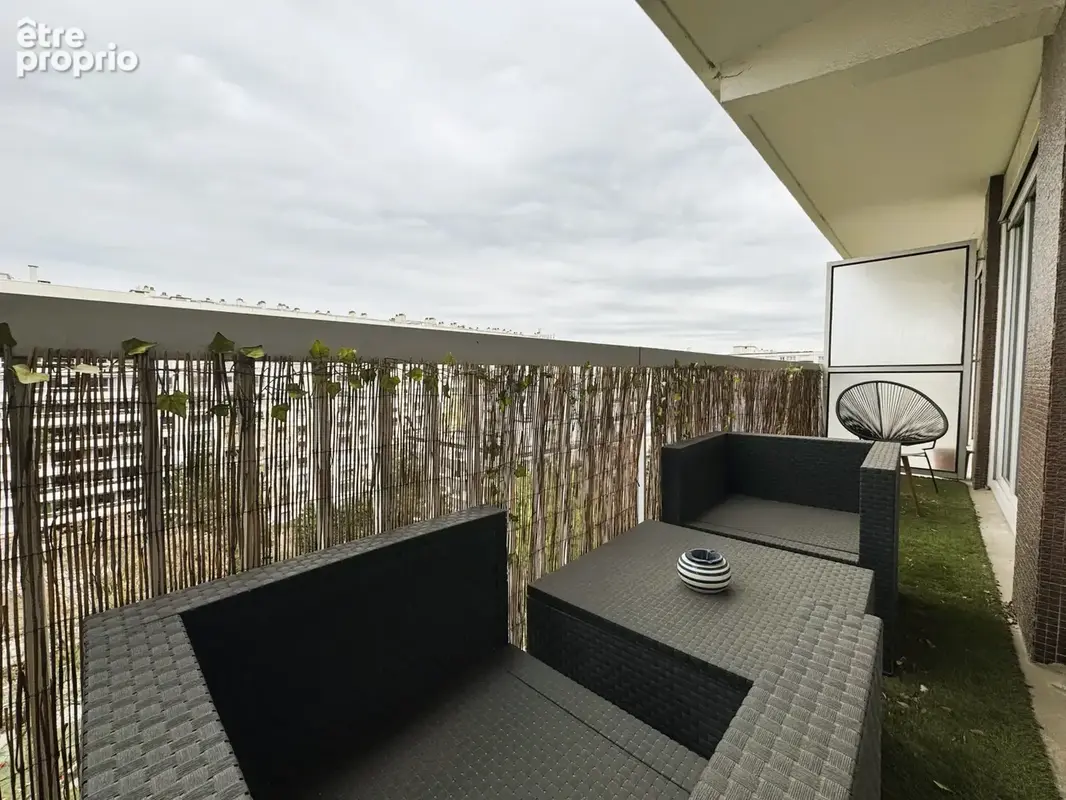 Grand 2 pièces avec balcon de plus de 10 m2   10ème et avant-dernier étage - photo 8