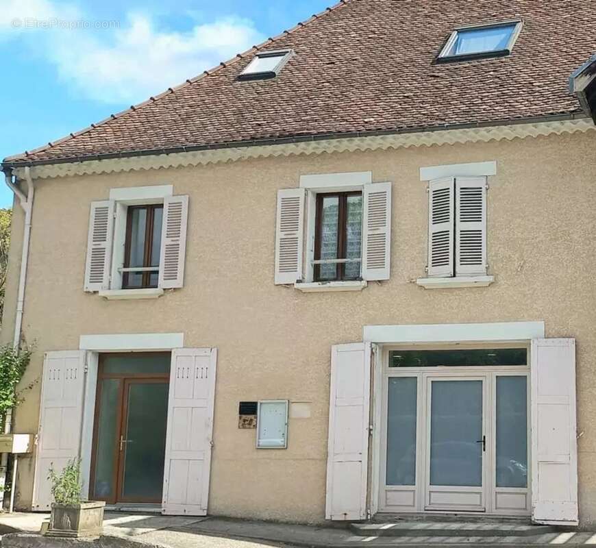 Commerce à MONESTIER-DE-CLERMONT