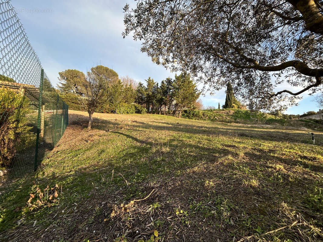 Terrain à CABRIES