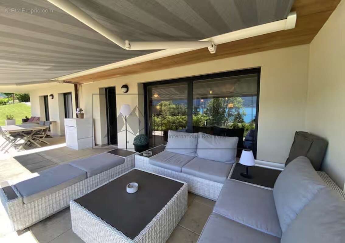 Veyrier-du-Lac  Appartement d'exception avec terrasse panoramique, piscine et vue imprenable sur le lac d'Annecy - photo 3