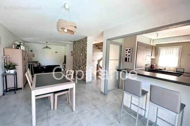 Maison à THORENS-GLIERES