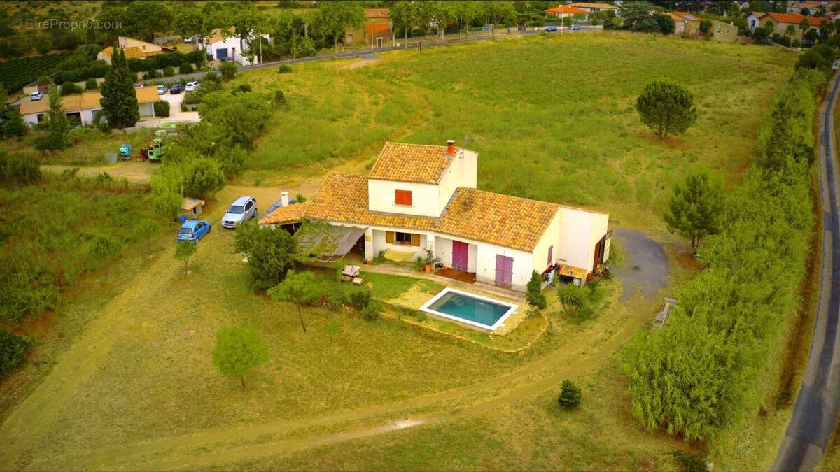 Villa moderne de 4 chambres avec vue panoramique à la périphérie de Neffies. - photo 4