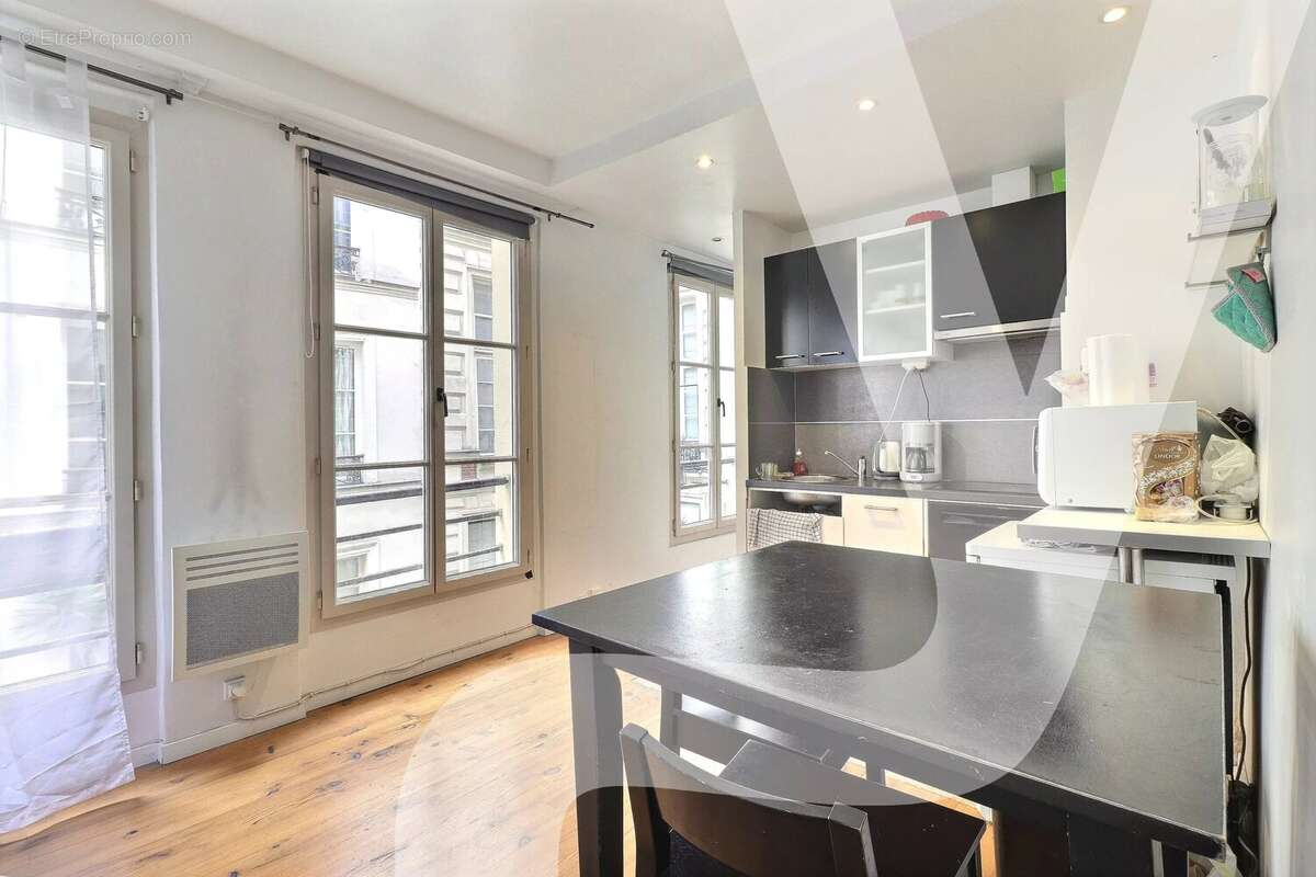 Appartement à PARIS-1E