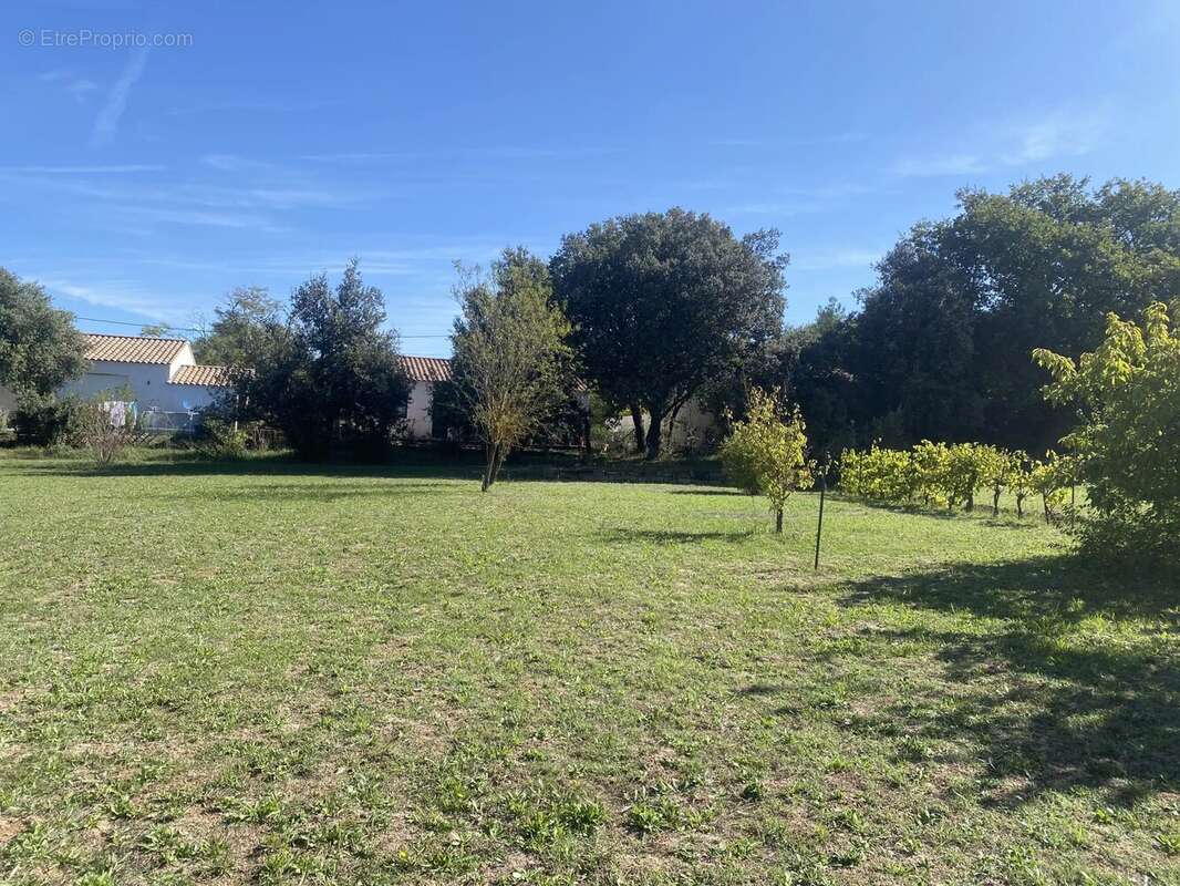 Terrain à VERNEGUES