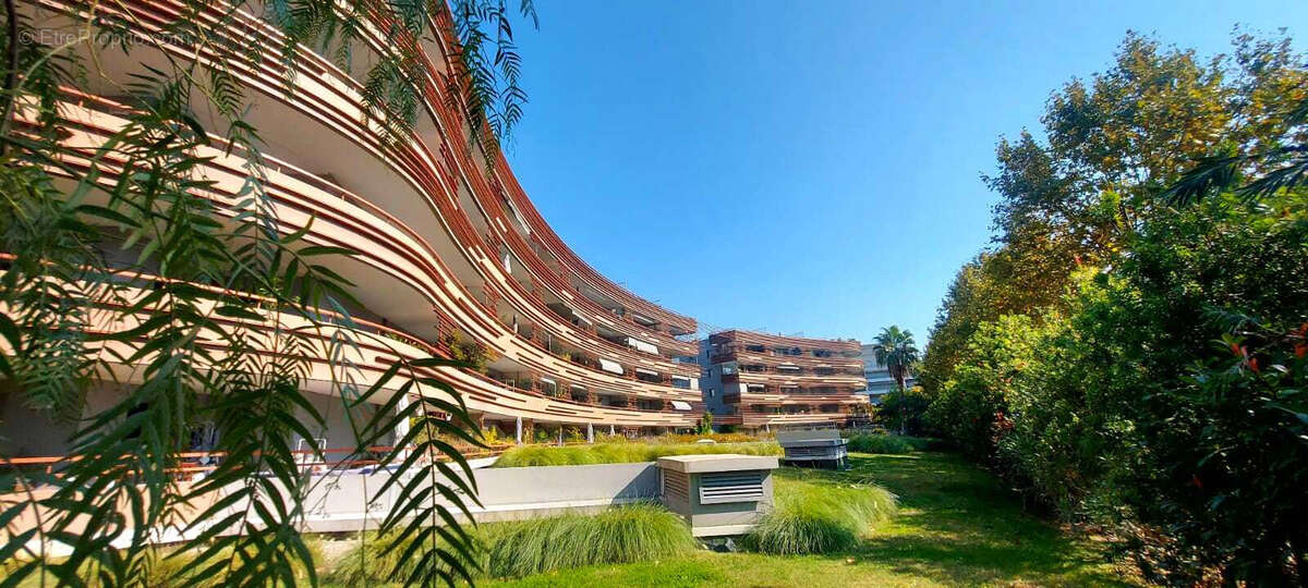 Appartement t2 - solarium prive toit - frejus plage - photo 13