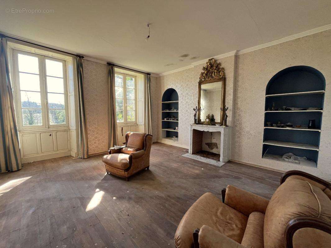 Maison à VILLEBOIS-LAVALETTE