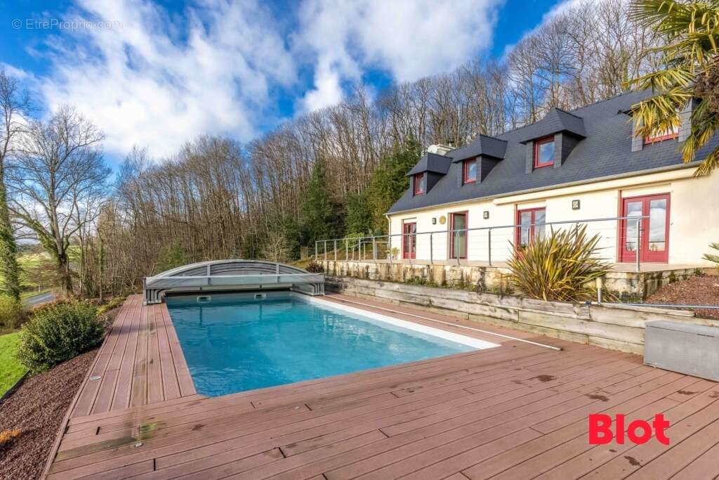 Maison à MONTREUIL-LE-GAST