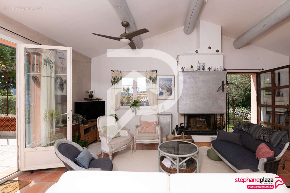 Maison à CUGES-LES-PINS