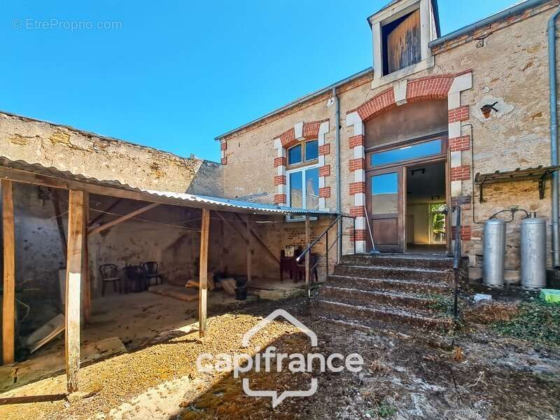 Ancien bar-restaurant avec logement – Fort potentiel au cœur de Châteaumeillant - photo 46