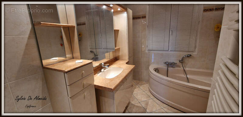 Maison à BAGE-LE-CHATEL