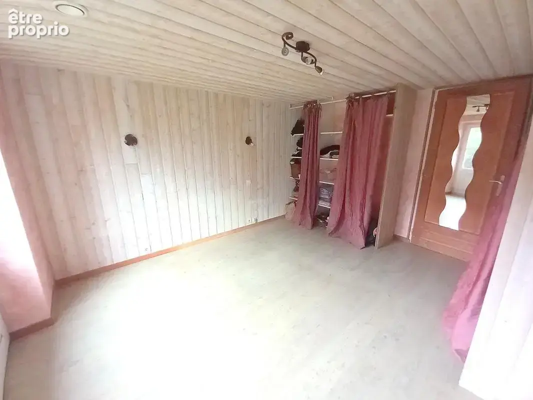 SAINT-PIERRE-LA-COUR – Longère en pierre 130m² avec dépendances et terrain d'1,34ha - photo 15