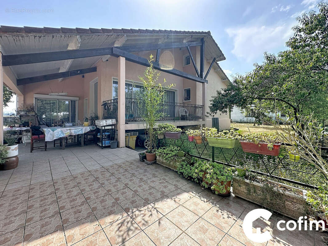 Maison 190 m² à Saint-Abit  - photo 2